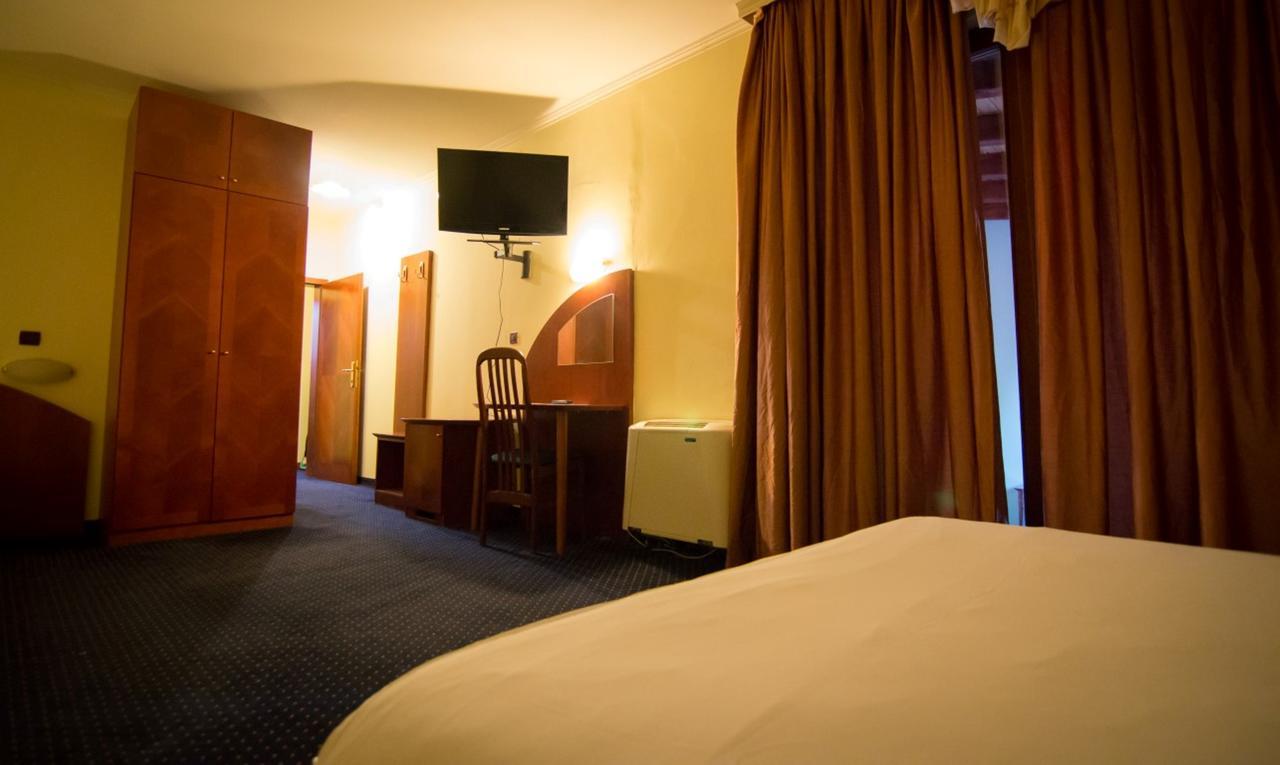 Hotel Ana Gospić Exteriör bild