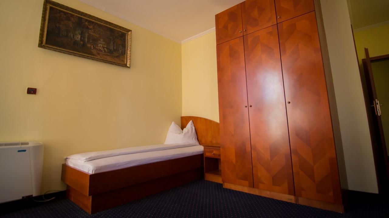 Hotel Ana Gospić Exteriör bild